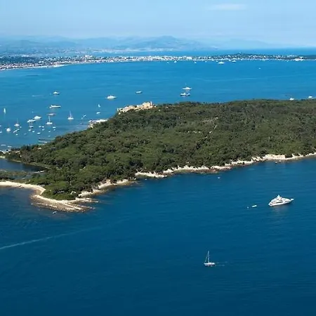 2P 60M²,Centre-Ville,Calme ,Vue Mer ,Parking ,Wifi * Antibes
