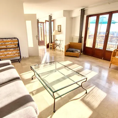2P 60M²,Centre-Ville,Calme ,Vue Mer ,Parking ,Wifi * Antibes