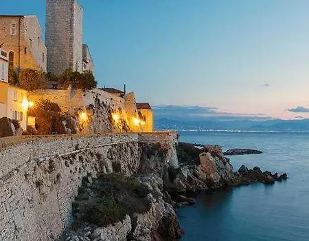 2P 60M²,Centre-Ville,Calme ,Vue Mer ,Parking ,Wifi *